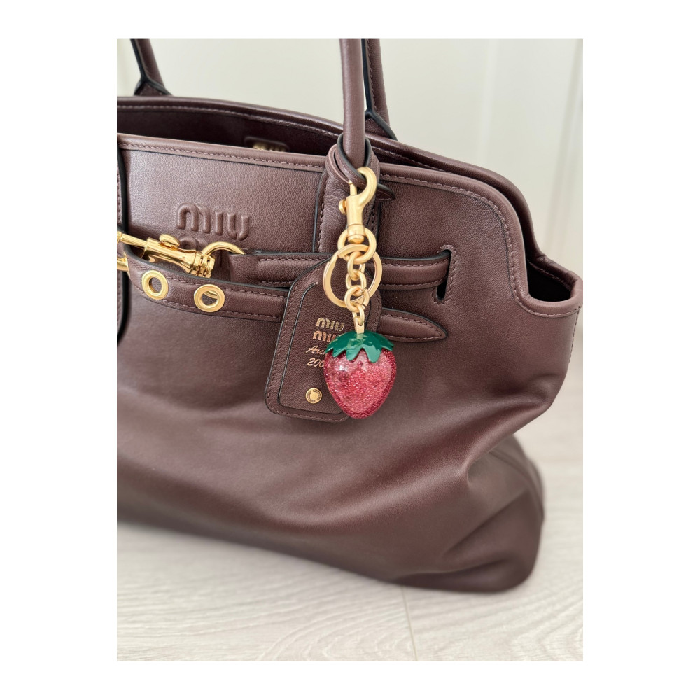 ÇİLEK CHARM ÇANTA AKSESUARI